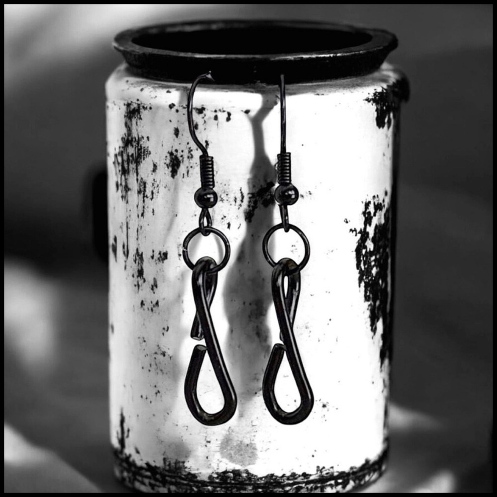 5 For $25💫Alternative Black Links Earrings